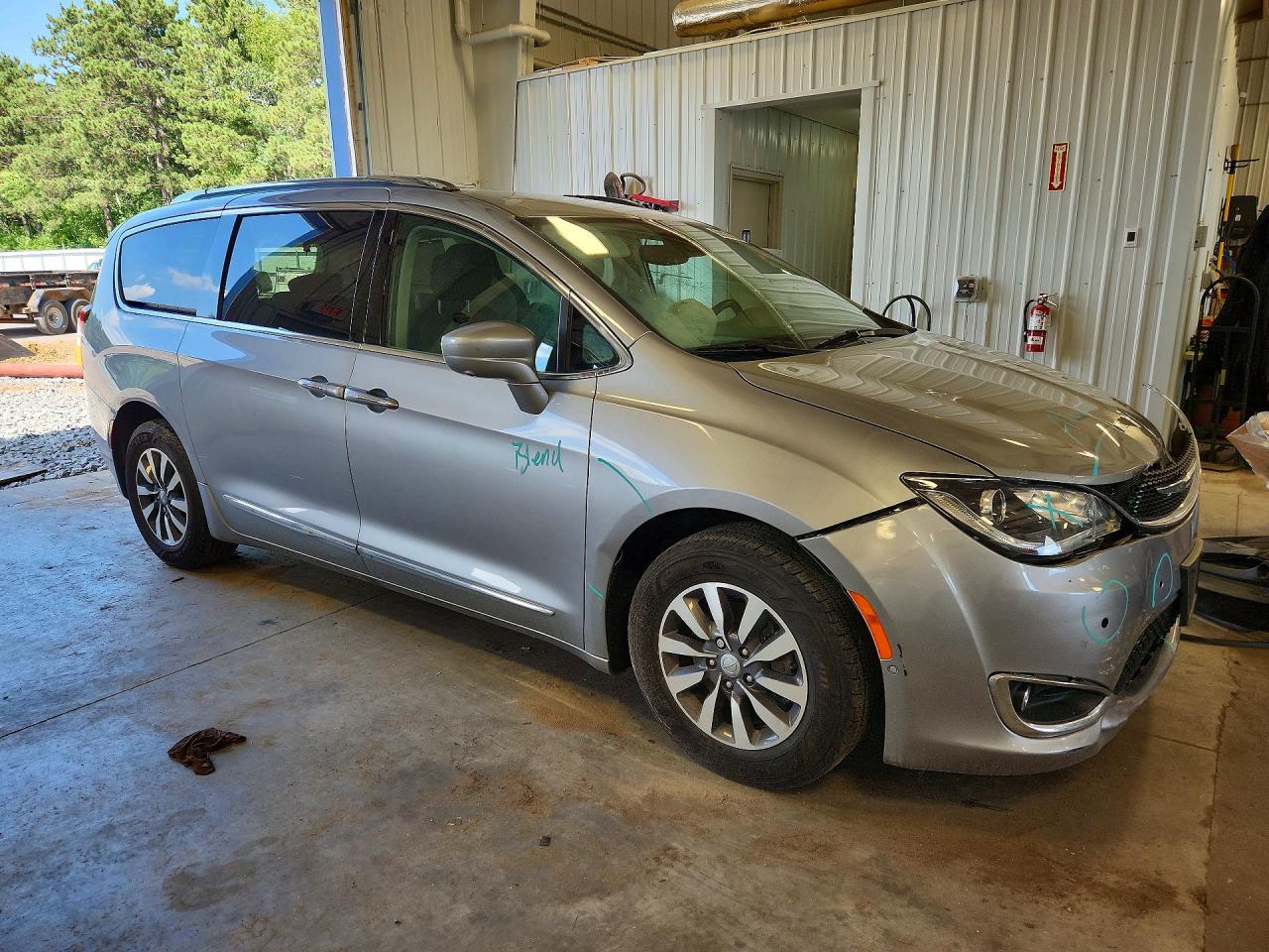 2020 Chrysler Pacifica VIN 2C4RC1EG4LR137978 COPART salvage auction — Front End, MN - CERT OF TITLE-SALVAGE, sold $3,150 on 2026-07-09 (photo 4)