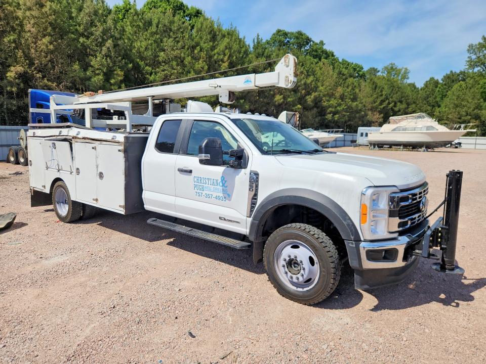 2023 Ford VIN 1FD0X5HT8PEC11799 COPART salvage auction — ROLLOVER, Va - Cert Of Title - Salvage, sold $28,000 on 2026-08-12 (photo 4)