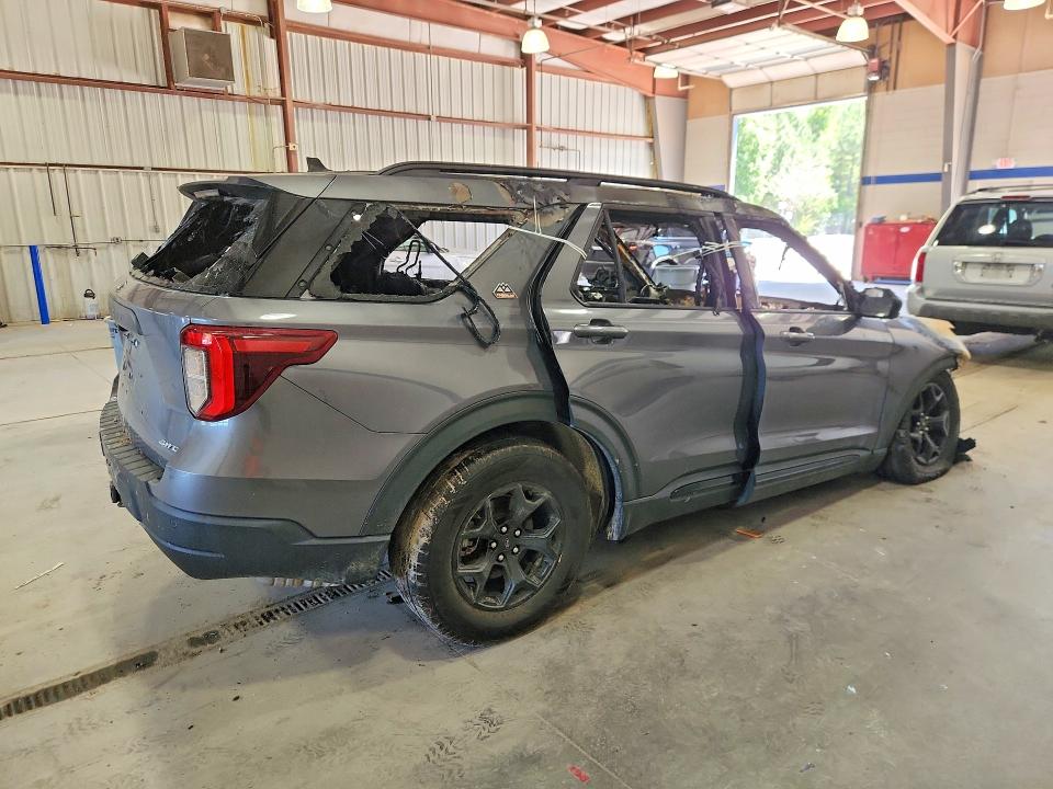 2021 Ford Explorer VIN 1FMSK8JH7MGC18113 COPART salvage auction — BURN, VA - NON-REPAIRABLE CERTIFICATE, sold $225 on 2026-07-02 (photo 3)