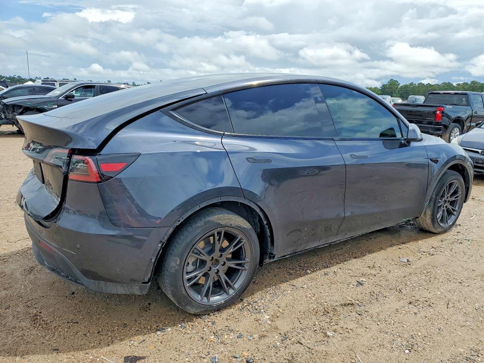 2025 Tesla Model y VIN 7SAYGDED1SA343504 COPART salvage auction — REAR END, TX - SALVAGE VEHICLE TITLE, sold $13,100 on 2026-07-10 (photo 3)
