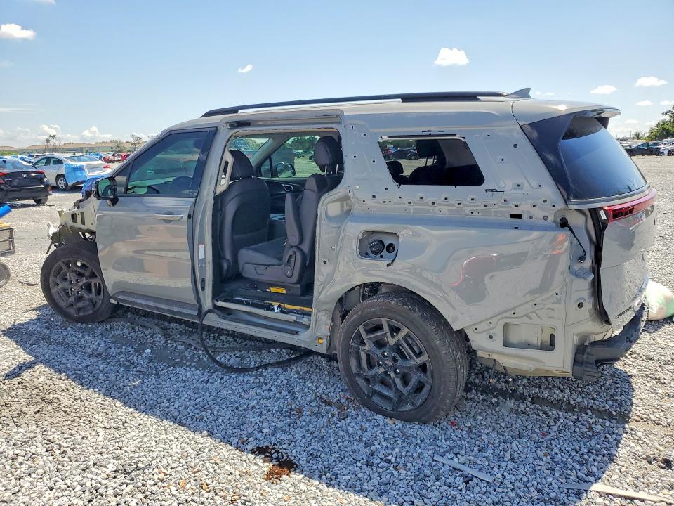 2025 Kia Carnival VIN KNDNE5KA5S6065002 COPART salvage auction — FRONT END, Fl - Cert Of Title Slvg Rebuildable, sold $3,100 on 2026-07-28 (photo 2)