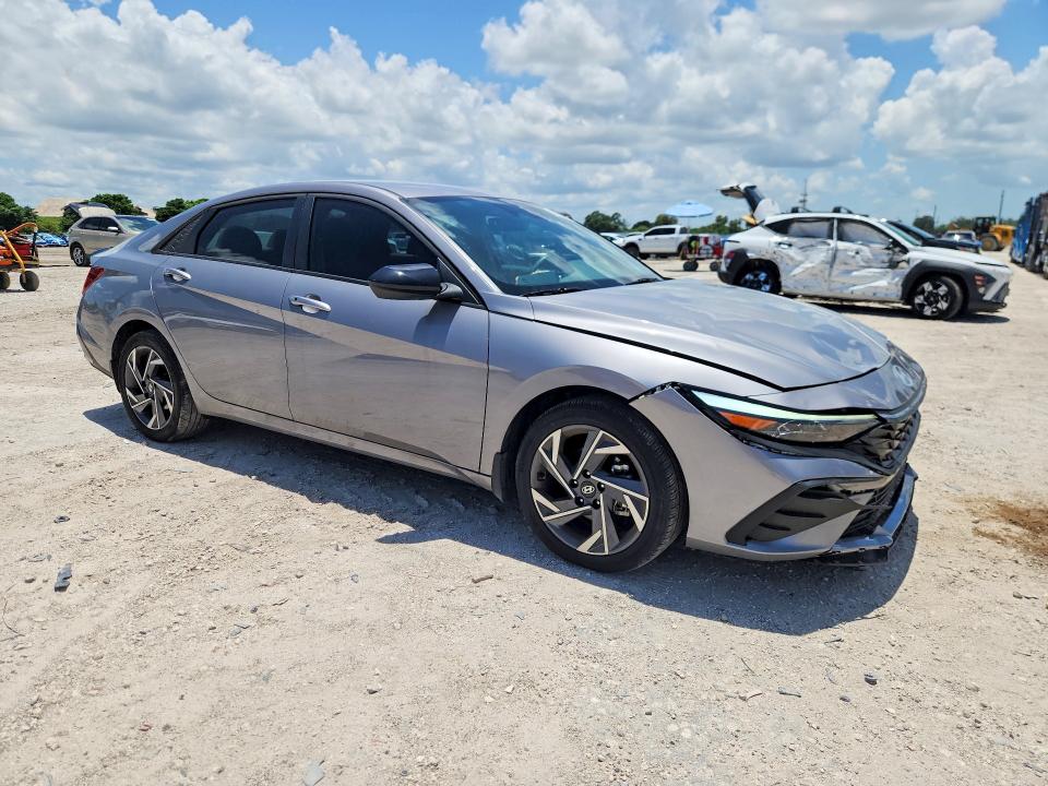 2025 Hyundai Elantra VIN KMHLM4DG6SU031485 COPART salvage auction — FRONT END, Fl - Certificate Of Destruction, sold $6,300 on 2026-07-14 (photo 4)