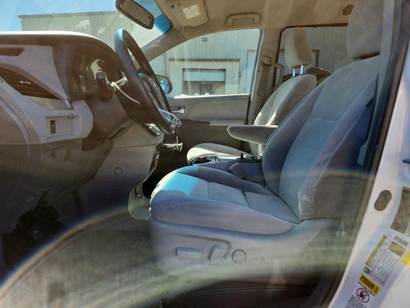 2017 Toyota Sienna VIN 5TDJZ3DC8HS178134 COPART salvage auction — FRONT END, OR - SALVAGE TITLE CERTIFICATE, sold $4,600 on 2026-07-27 (photo 7)