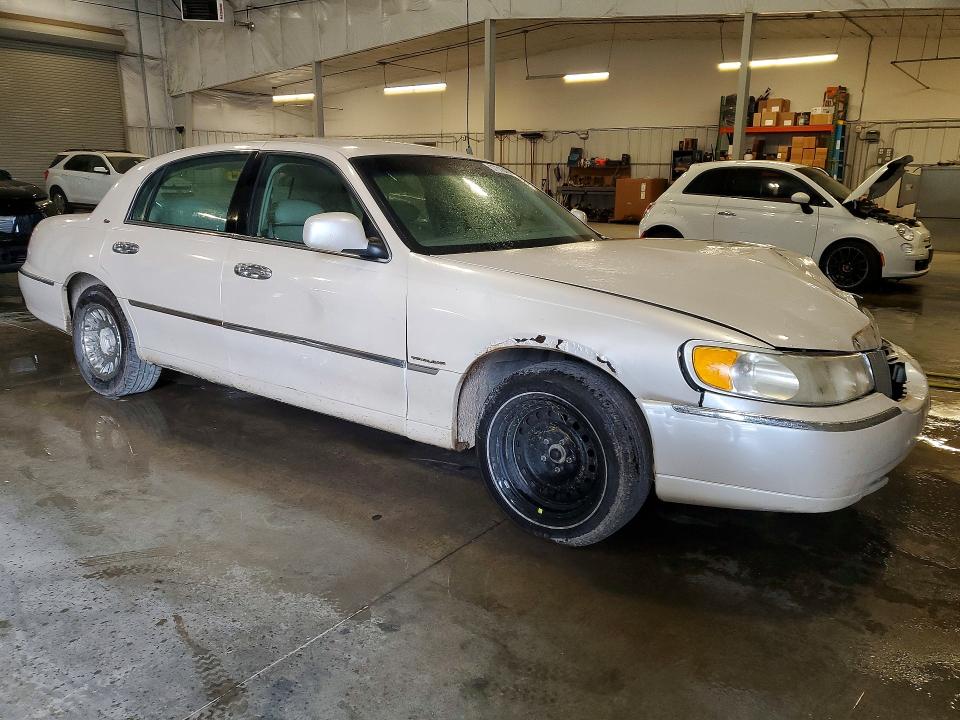 2001 Lincoln TOWN CAR VIN 1LNHM83W71Y701168 COPART salvage auction — FRONT END, MN - CERT OF TITLE-PRIOR SALVAGE, sold $70 on 2026-07-27 (photo 4)