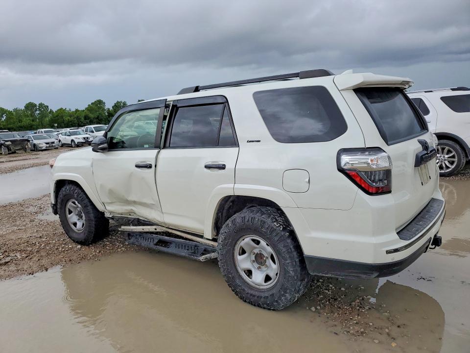 2020 Toyota 4runner VIN JTEBU5JR9L5819065 COPART salvage auction — SIDE, TX - SALVAGE VEHICLE TITLE, sold $20,600 on 2026-07-24 (photo 2)