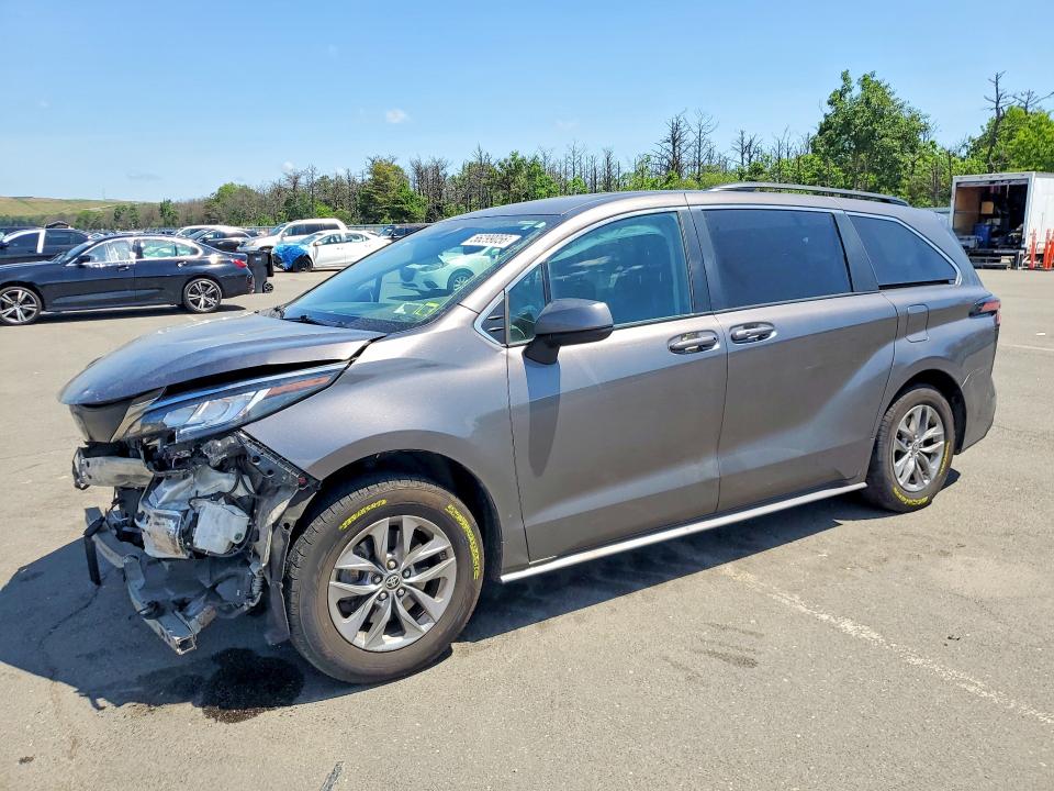 2022 Toyota Sienna VIN 5TDKRKEC9NS110756 COPART salvage auction — FRONT END, Salvage Title, sold $7,500 on 2026-07-20 (photo 1)