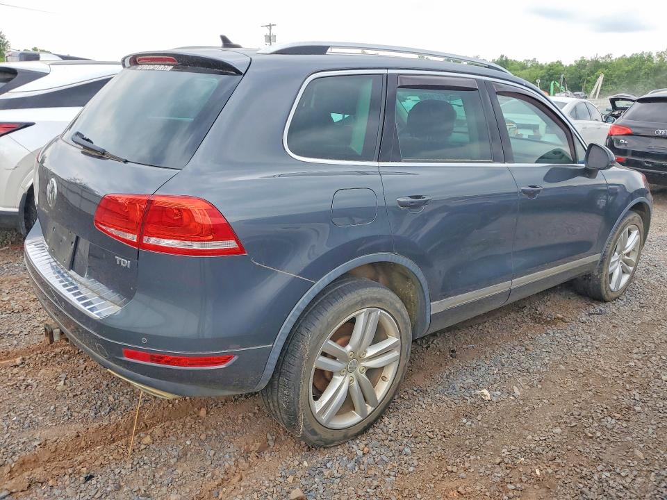 2012 Volkswagen Touareg VIN WVGEK9BP0CD006727 COPART salvage auction — MINOR DENT/SCRATCHES, NJ - CERTIFICATE OF TITLE, sold $1,050 on 2026-07-02 (photo 3)