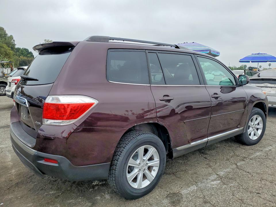 2011 Toyota Highlander VIN 5TDBK3EH2BS047503 COPART salvage auction — MINOR DENT/SCRATCHES, Ca - Dis/Dlr/Exp Only Clean Title (P), sold $4,200 on 2026-07-24 (photo 3)