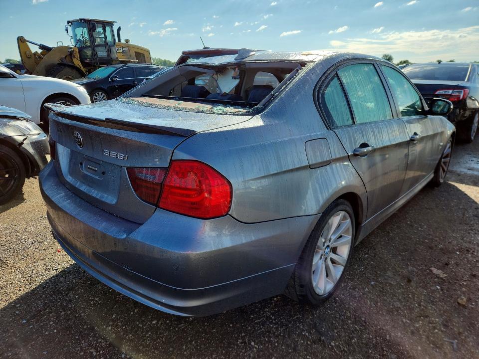 2011 BMW 3er VIN WBAPK5G57BNN31545 COPART salvage auction — ROOF, Il - Salvage Certificate, sold $325 on 2026-07-28 (photo 3)