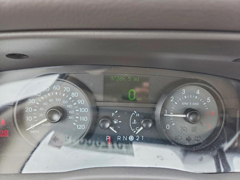 2008 Mercury Grand marquis VIN 2MEFM75VX8X628994 COPART salvage auction — SIDE, Tx - Salvage Vehicle Title, sold $1,450 on 2026-07-02 (photo 9)
