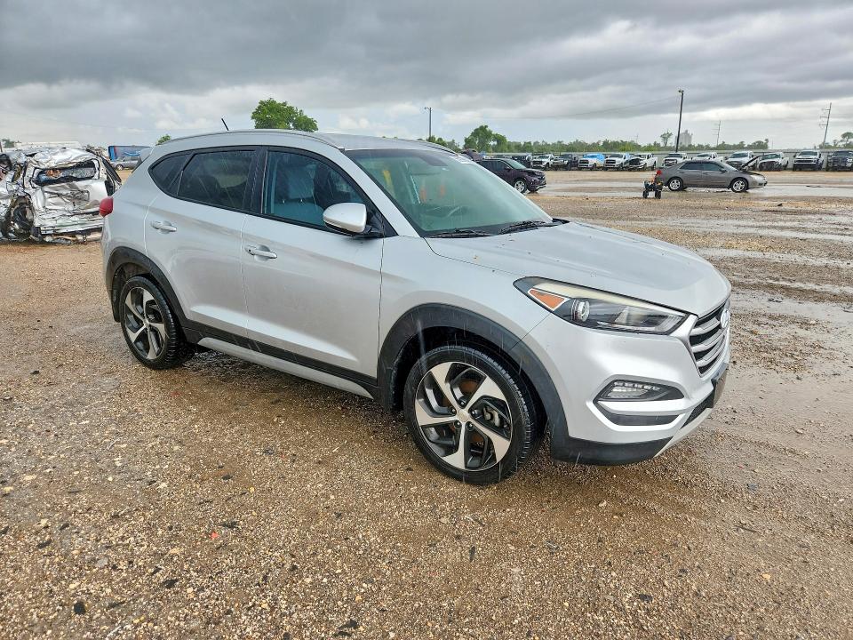 2017 Hyundai Tucson VIN KM8J33A2XHU521174 COPART salvage auction — MECHANICAL, Tx - Certificate Of Title, sold $3,150 on 2026-07-08 (photo 4)