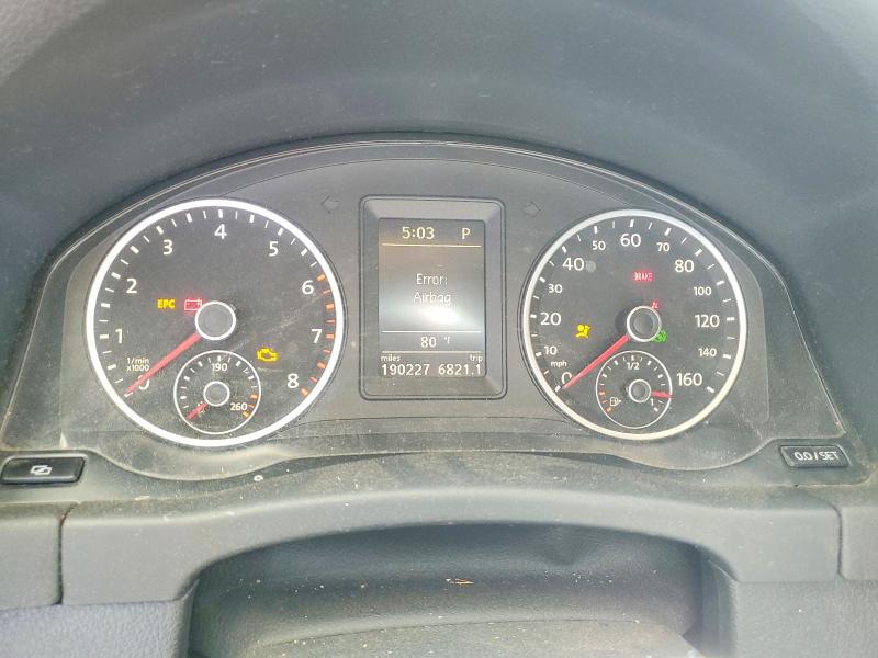 2011 Volkswagen Tiguan VIN WVGBV7AX4BW513777 COPART salvage auction — MINOR DENT/SCRATCHES, Mt - Dis/Dlr/Exp Only Clean Title, sold $100 on 2026-07-28 (photo 9)