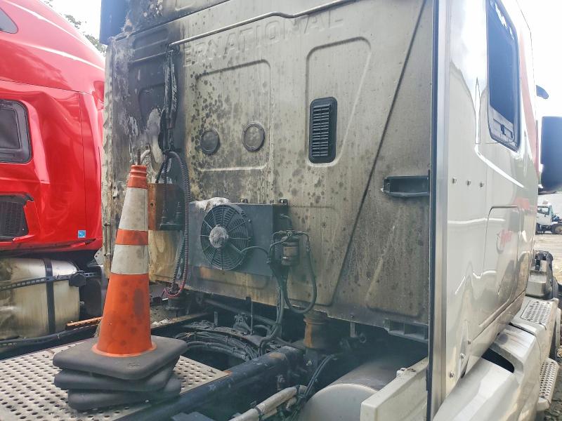 2022 International Lt VIN 3HSDZAPRXNN133775 COPART salvage auction — BURN, In - Certificate Of Title (P), sold $550 on 2026-07-07 (photo 6)