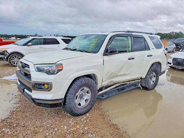 2020 Toyota 4runner VIN JTEBU5JR9L5819065 COPART salvage auction — SIDE, TX - SALVAGE VEHICLE TITLE, sold $20,600 on 2026-07-24 (photo 1)
