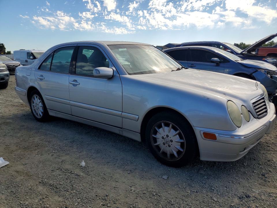 2001 Mercedes-benz E-class VIN WDBJF65J71B172327 COPART salvage auction — MINOR DENT/SCRATCHES, Ca - Dis/Dlr/Exp Only Clean Title, sold $1,300 on 2026-07-09 (photo 4)