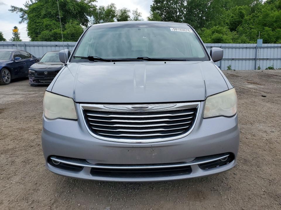 2013 Chrysler Voyager VIN 2C4RC1BG2DR670904 COPART salvage auction — UNDERCARRIAGE, On - Permit No Brand - Unfit, sold $450 on 2026-07-23 (photo 5)