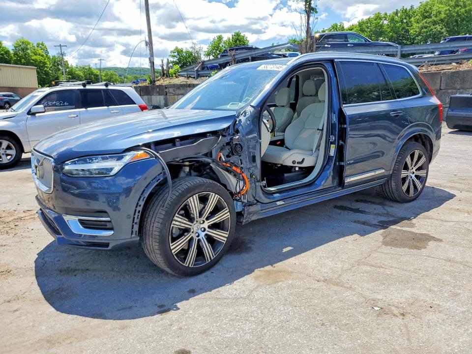 2025 Volvo VIN YV4H60PE4S1332570 COPART salvage auction — SIDE, Ny - Mv-907A Salvage Certificate, sold $25,000 on 2026-07-09 (photo 1)