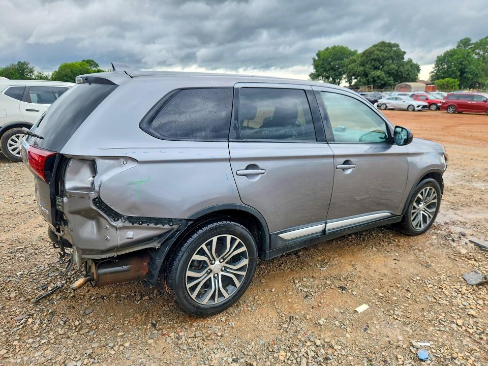2018 Mitsubishi VIN JA4AD2A3XJZ040171 COPART salvage auction — REAR END, Fl - Cert Of Title Slvg Rebuildable, sold $2,250 on 2026-07-29 (photo 3)