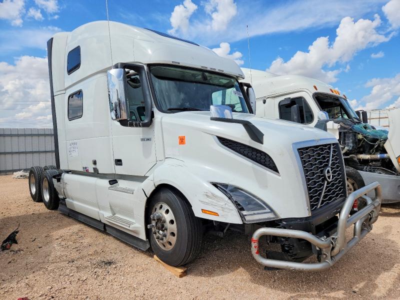 2020 Volvo Vnl VIN 4V4NC9EH6LN244201 COPART salvage auction — ENGINE BURN, TX - SALVAGE VEHICLE TITLE, sold $5,700 on 2026-07-29 (photo 1)