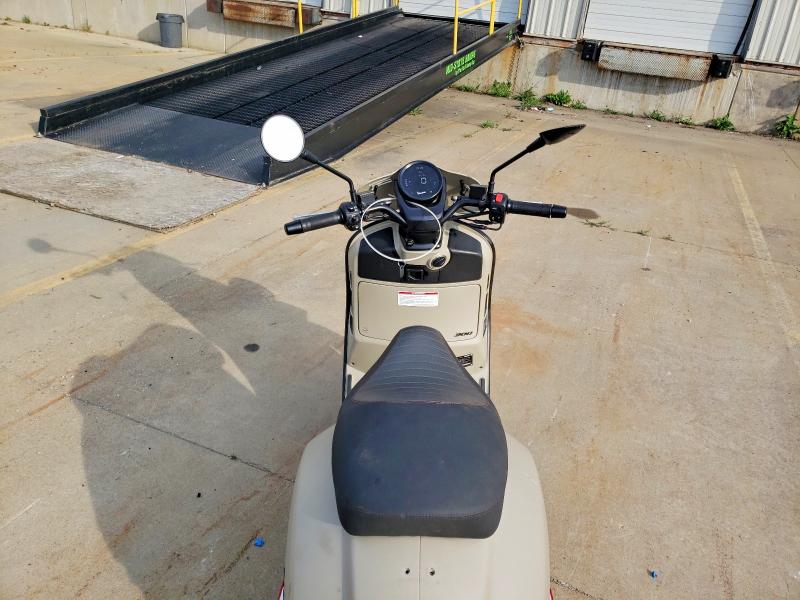 2024 Vespa - VIN ZAPMD39M9R5400053 COPART salvage auction — VANDALISM, Ky - Cert Of Title-Salvage, sold $3,000 on 2026-07-20 (photo 6)