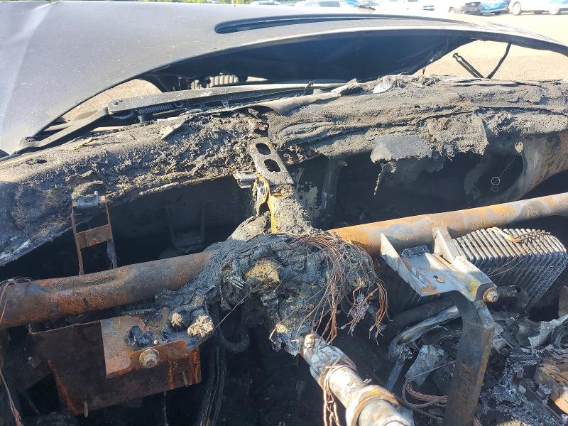 2004 BMW 3 series VIN WBAEP334X4PF04165 COPART salvage auction — BURN, Ct - Cert Of Title-Salvage, sold $450 on 2026-07-24 (photo 9)