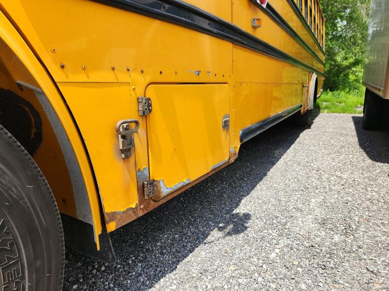 2012 Thomas Chassis b2 VIN 4UZABRDU1CCBP5522 COPART salvage auction — NORMAL WEAR, ON - PERMIT NO BRAND - UNFIT, sold $2,500 on 2026-09-17 (photo 9)