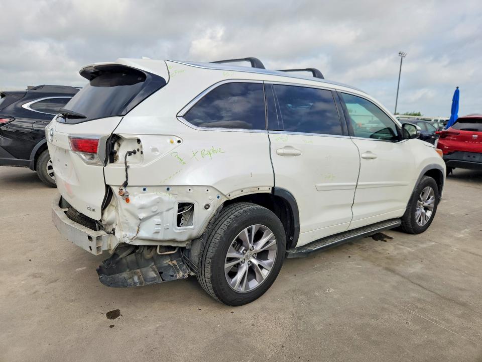 2015 Toyota Highlander VIN 5TDKKRFH4FS082664 COPART salvage auction — REAR END, TX - SALVAGE VEHICLE TITLE (P), sold $7,700 on 2026-07-09 (photo 3)