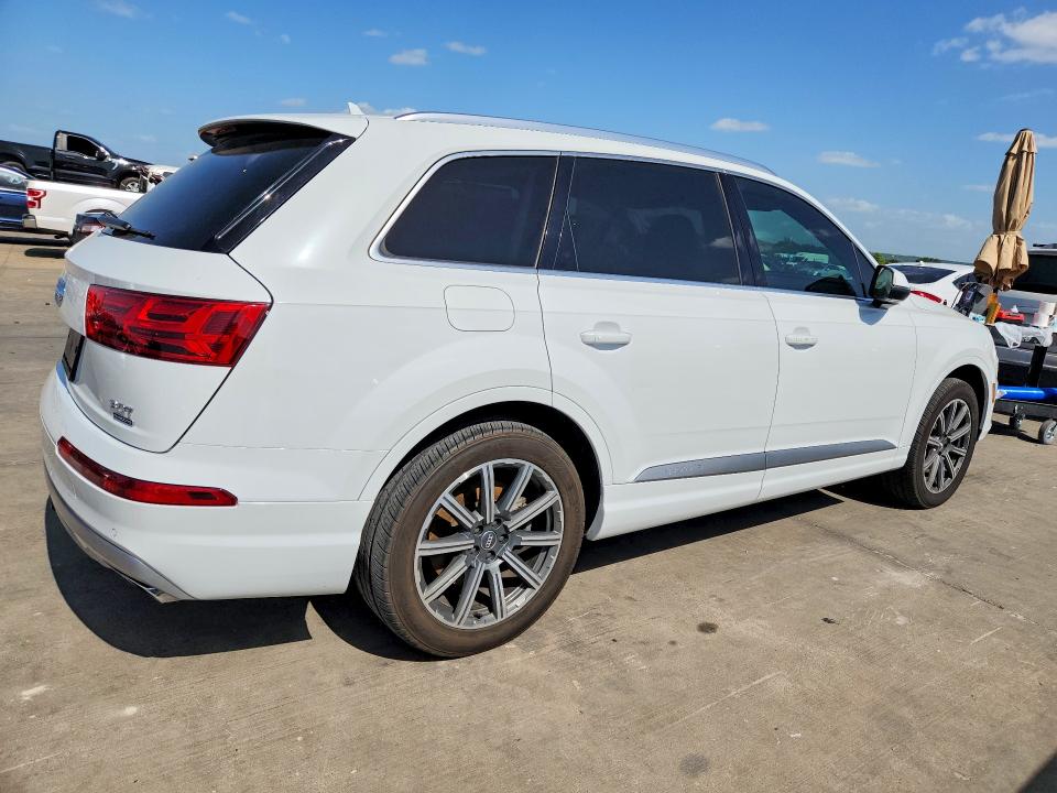 2017 Audi Q7 VIN WA1LAAF7XHD034739 COPART salvage auction — NORMAL WEAR, Tx - Certificate Of Title, sold $7,600 on 2026-07-13 (photo 3)