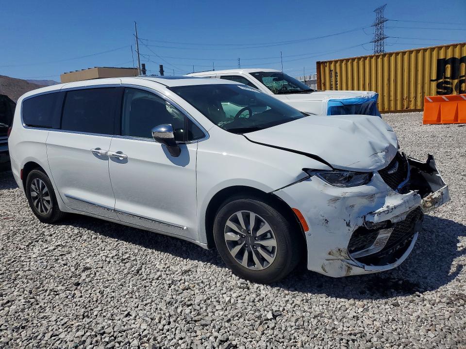 2023 Chrysler Pacifica VIN 2C4RC1S77PR500445 COPART salvage auction — FRONT END, CA - CERTIFICATE OF TITLE, sold $8,300 on 2026-08-31 (photo 4)