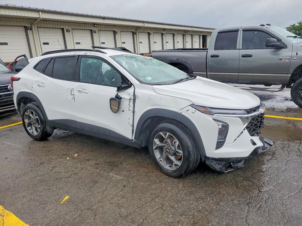 2025 Chevrolet Trax VIN KL77LHEPXSC338630 COPART salvage auction — ROLLOVER, Il - Certificate Of Title, sold $5,500 on 2026-07-27 (photo 4)