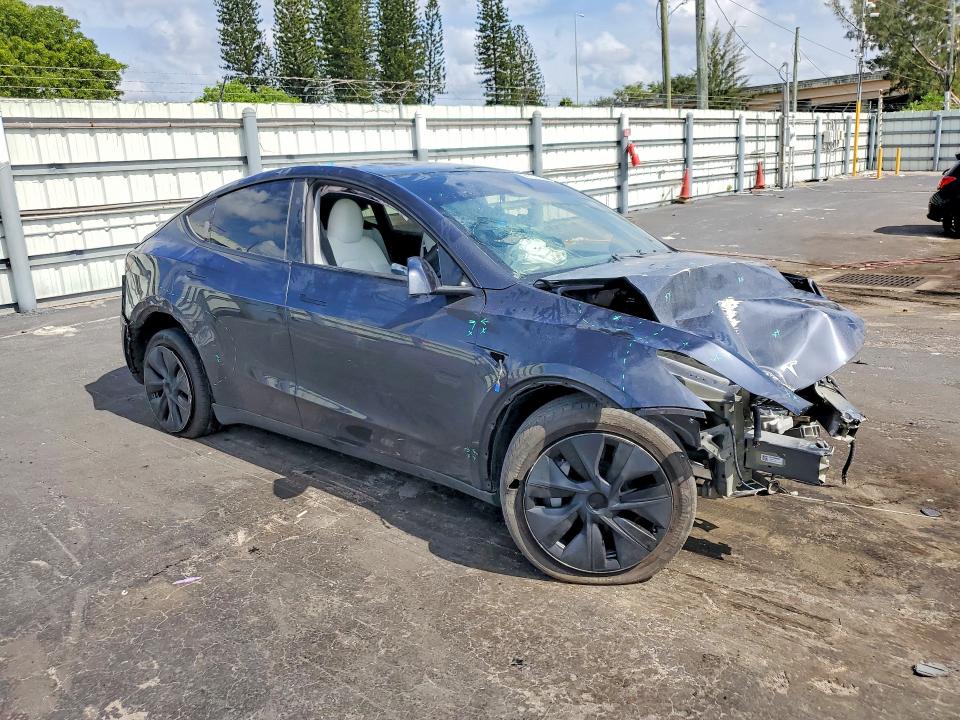 2025 Tesla Model y VIN 7SAYGDEE5SA360332 COPART salvage auction — FRONT END, Nv - Salvage Title, sold $4,350 on 2026-07-15 (photo 4)