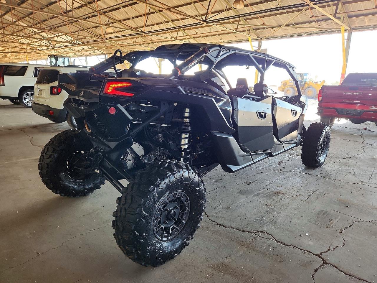 2023 Can-am Maverick x3 VIN 3JBVNAV22PE002151 COPART salvage auction — Normal Wear, AZ - CERT OF TITLE - SALVAGE, sold $22,000 on 2026-08-24 (photo 4)