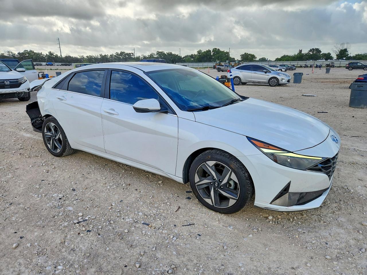 2022 Hyundai Elantra VIN 5NPLN4AG3NH081328 COPART salvage auction — Rear End, TX - SALVAGE VEHICLE TITLE, sold $5,600 on 2026-07-09 (photo 4)