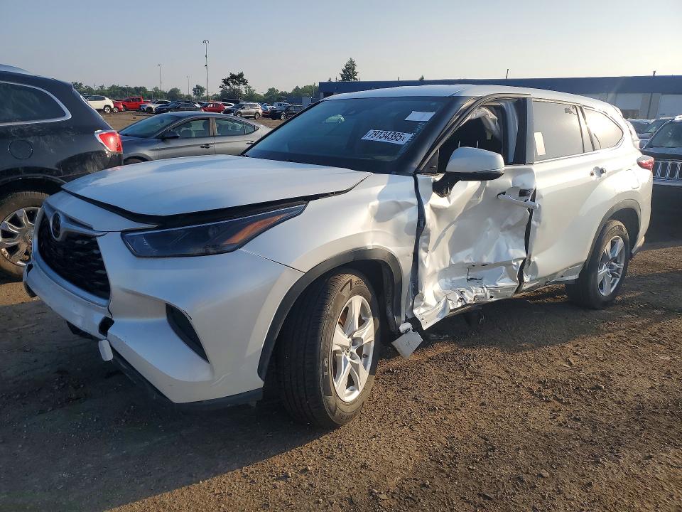 2022 Toyota Highlander VIN 5TDCZRAH6NS123611 COPART salvage auction — SIDE, Mi - Dealer Only Clean Title, sold $14,800 on 2026-07-24 (photo 1)