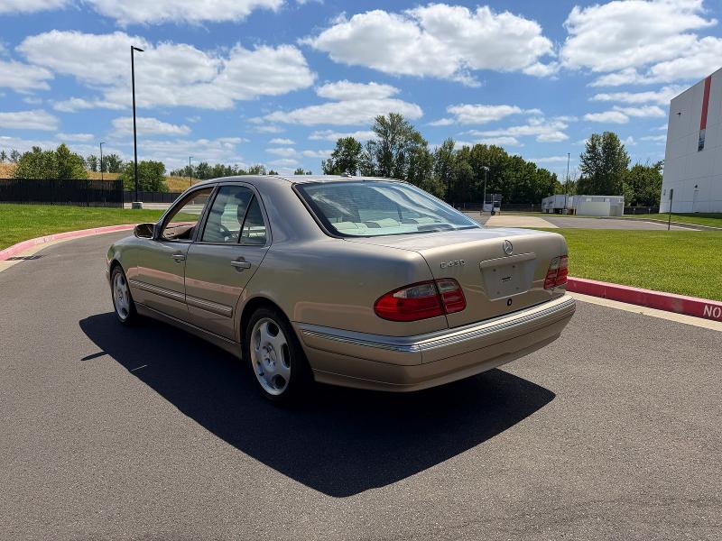 2000 Mercedes-benz E-class VIN WDBJF70J7YB018627 COPART salvage auction — MINOR DENT/SCRATCHES, Or - Certificate Of Title (P), sold $5,800 on 2026-07-08 (photo 3)