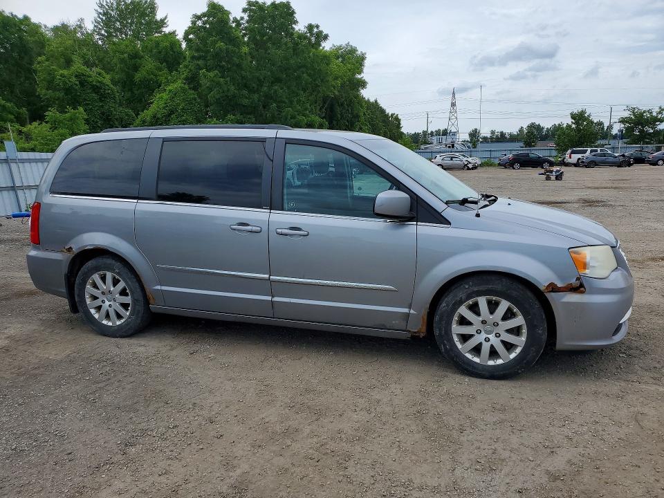 2013 Chrysler Voyager VIN 2C4RC1BG2DR670904 COPART salvage auction — UNDERCARRIAGE, On - Permit No Brand - Unfit, sold $450 on 2026-07-23 (photo 4)