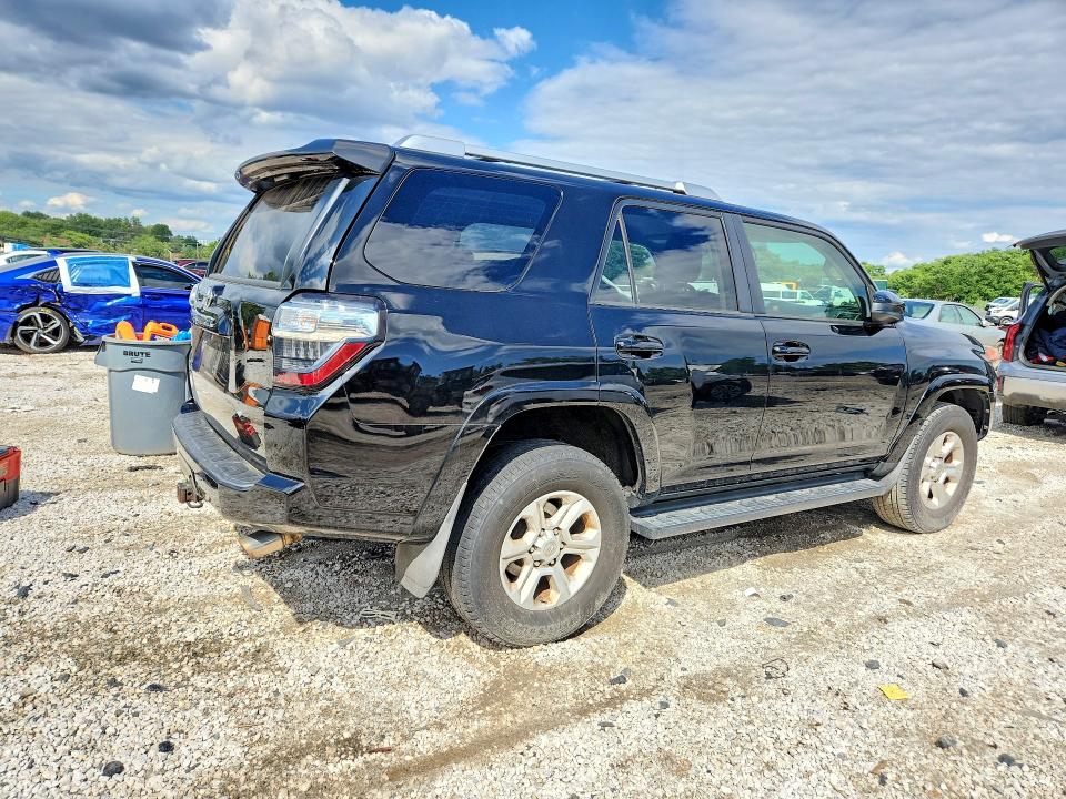 2014 Toyota VIN JTEBU5JR7E5170076 COPART salvage auction — MINOR DENT/SCRATCHES, Salvage Title, sold $10,700 on 2026-07-13 (photo 3)