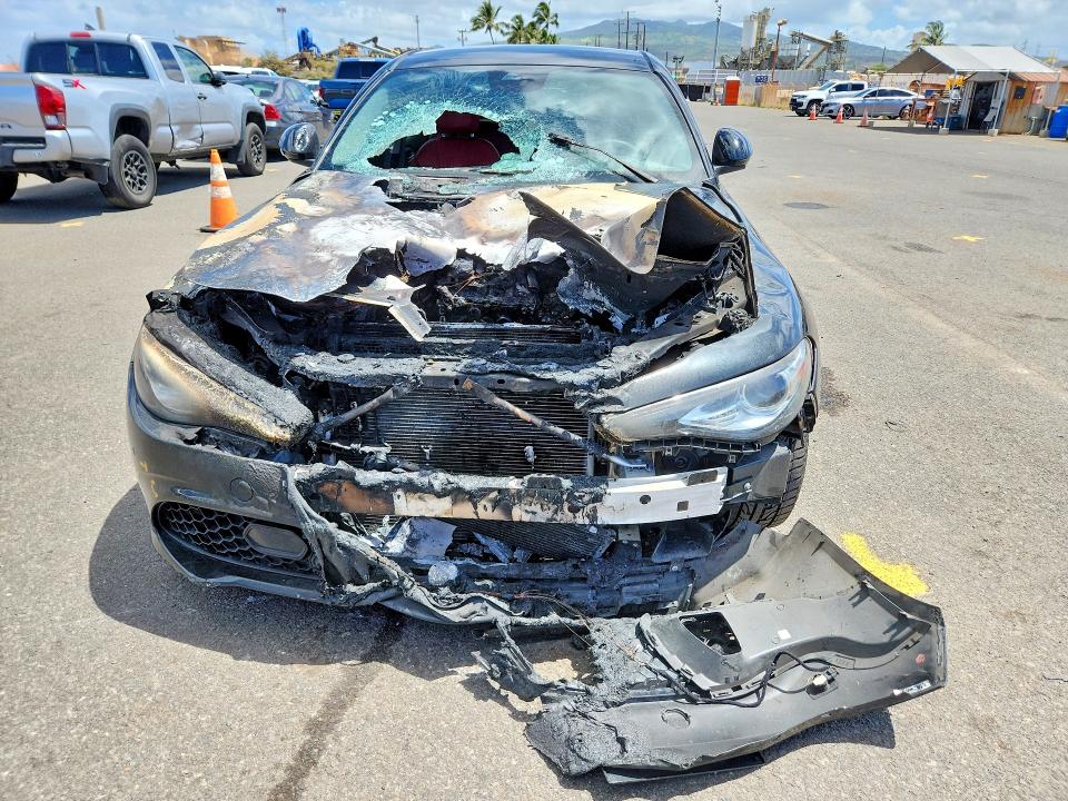 2018 Alfa romeo Giulia VIN ZARFAEBN3J7592179 COPART salvage auction — BURN, Hi - Certificate Of Salvage, sold $60 on 2026-08-31 (photo 5)