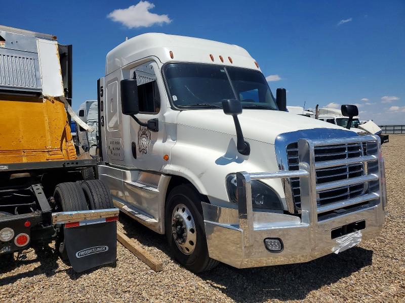 2019 Freightliner Cascadia 125 VIN 3AKJGLDRXKDKD9032 COPART salvage auction — VANDALISM, TX - SALVAGE VEHICLE TITLE, sold $7,200 on 2026-07-23 (photo 1)