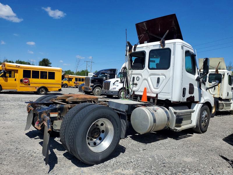 2022 Freightliner Cascadia 126 VIN 3AKBHKDV1NSNP9036 COPART salvage auction — SIDE, AZ - CERT OF TITLE - SALVAGE, sold $3,450 on 2026-07-09 (photo 4)