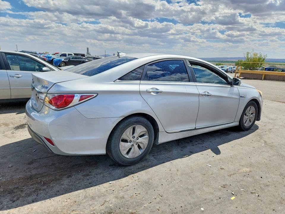 2015 Hyundai VIN KMHEC4A49FA137667 COPART salvage auction — FRONT END, Nm - Certificate Of Title, sold $800 on 2026-07-28 (photo 3)