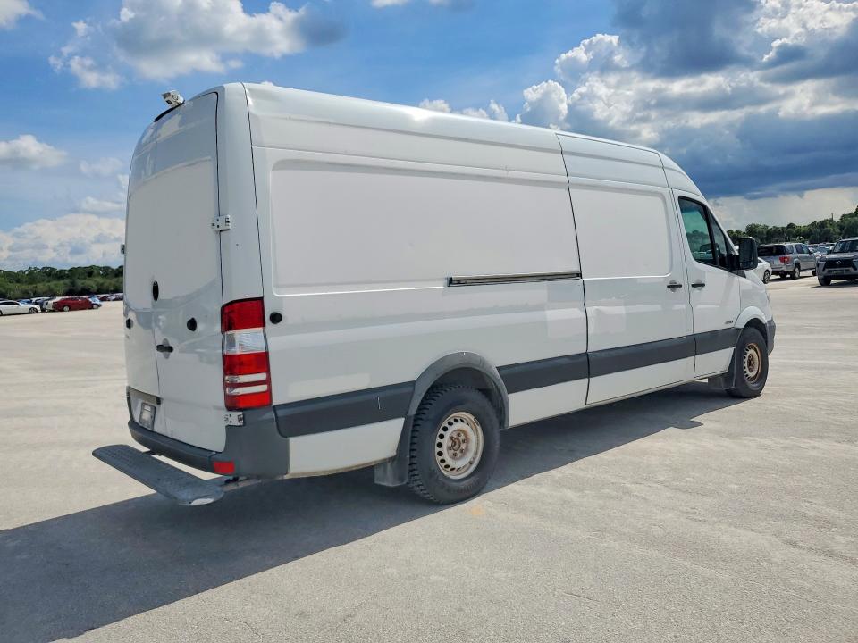 2015 Mercedes-benz VIN WD3PE8DB2FP124940 COPART salvage auction — MINOR DENT/SCRATCHES, Fl - Certificate Of Title, sold $1,350 on 2026-07-15 (photo 3)
