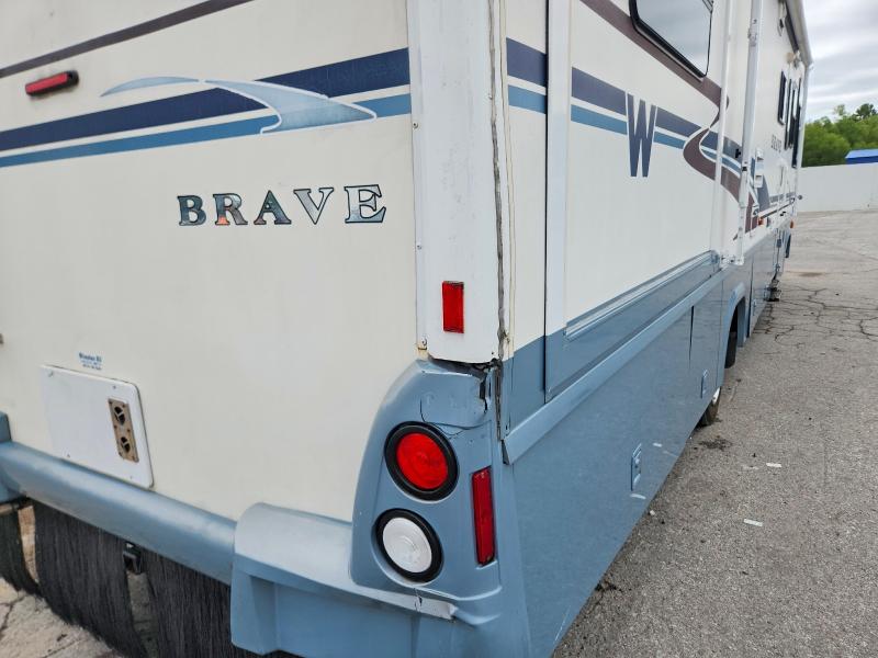 2004 Winnebago Brave VIN 1F6NF53S440A03247 COPART salvage auction — HAIL, Mo - Salvage Certificate Of Title, sold $2,950 on 2026-07-27 (photo 9)
