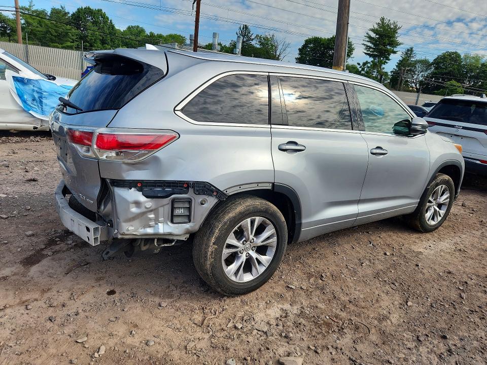 2015 Toyota VIN 5TDJKRFH8FS157006 COPART salvage auction — REAR END, PA - CERTIFICATE OF SALVAGE, sold $5,600 on 2026-07-13 (photo 3)