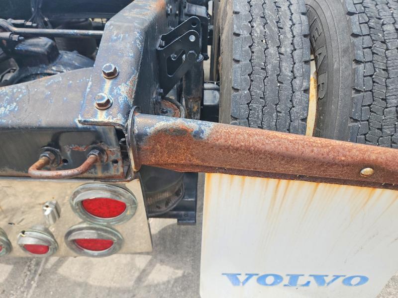 2000 Volvo Vnl VIN 4V4ND2GF8YN796550 COPART salvage auction — MINOR DENT/SCRATCHES, Fl - Certificate Of Title (P), sold $1,800 on 2026-07-23 (photo 9)