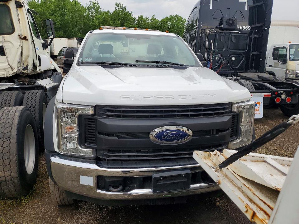 2019 Ford F-550 super duty VIN 1FDUF5GT2KEG28950 COPART salvage auction — NORMAL WEAR, Il - Certificate Of Title, sold $21,000 on 2026-07-07 (photo 5)