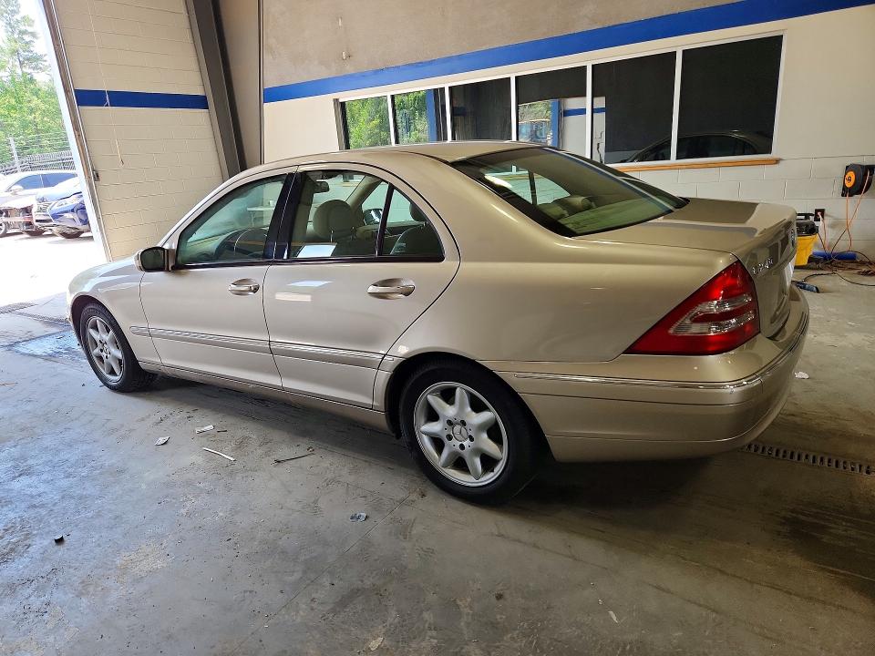 2004 Mercedes-benz C-klasse VIN WDBRF61J14A585508 COPART salvage auction — Burn Interior, Va - Cert Of Title - Salvage, sold $325 on 2026-07-17 (photo 2)