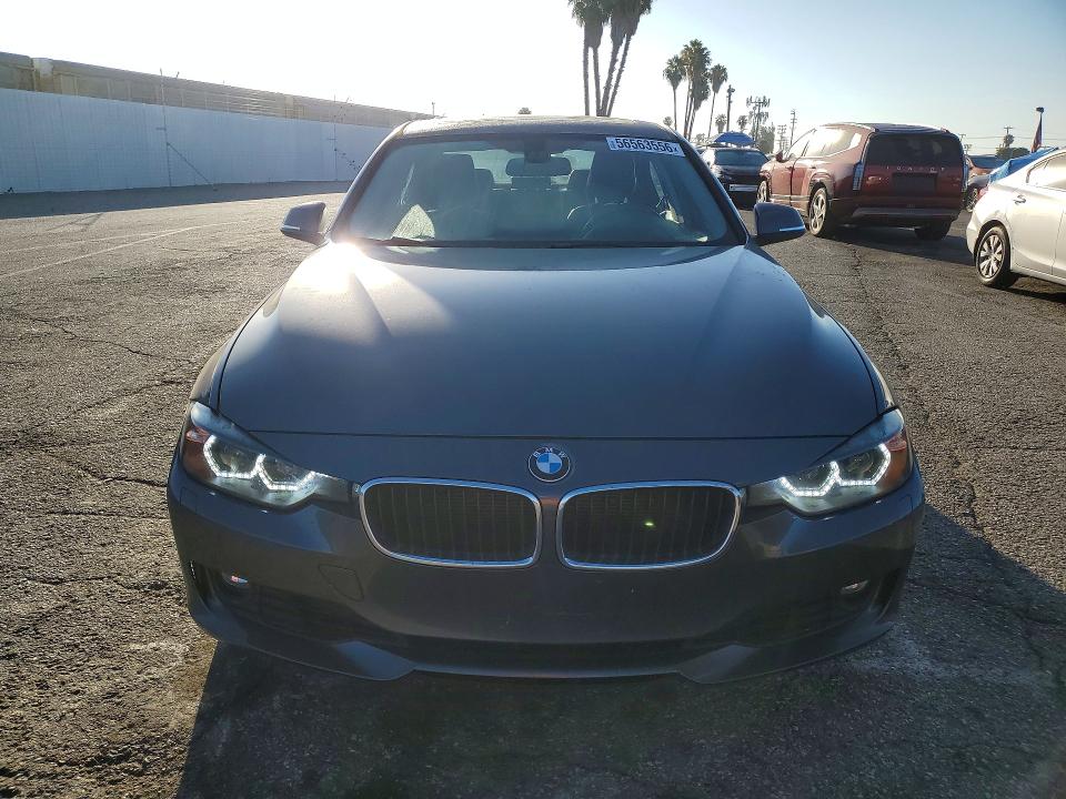 2013 BMW 3er VIN WBA3A5C58DF358171 COPART salvage auction — SIDE, Fl - Dis/Dlr/Exp Only Clean Title, sold $750 on 2026-07-07 (photo 5)
