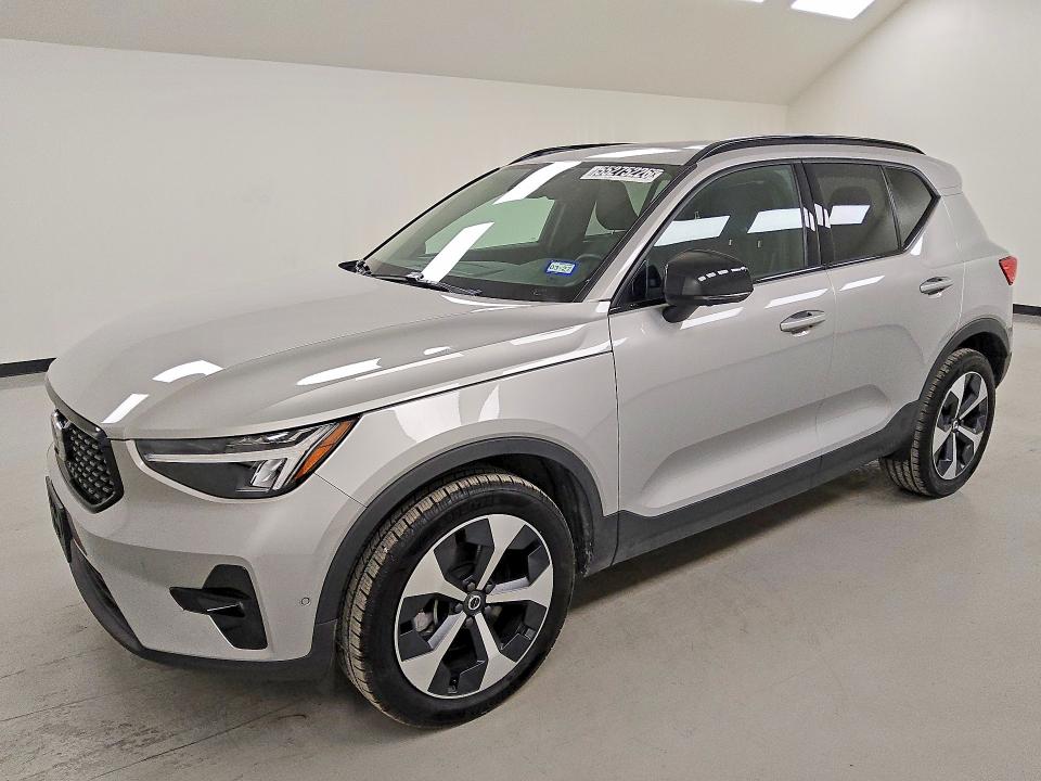 2025 Volvo Xc40 VIN YV4L12UC0S2567081 COPART salvage auction — MINOR DENT/SCRATCHES, Tx - Certificate Of Title, sold $11,200 on 2026-07-21 (photo 1)