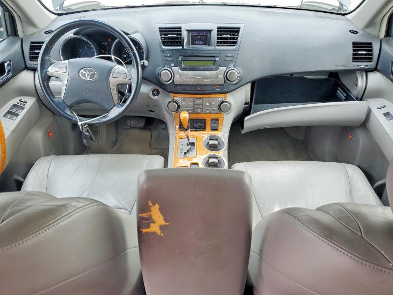 2010 Toyota Highlander hybrid VIN JTEJW3EHXA2040610 COPART salvage auction — PARTIAL REPAIR, WA - VEHICLE CERT OF OWNERSHIP-TITL, sold $300 on 2026-07-27 (photo 8)